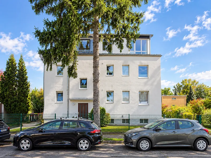 Großzügige Dachgeschosswohnung mit Balkon und geräumiger Küche — photo 1